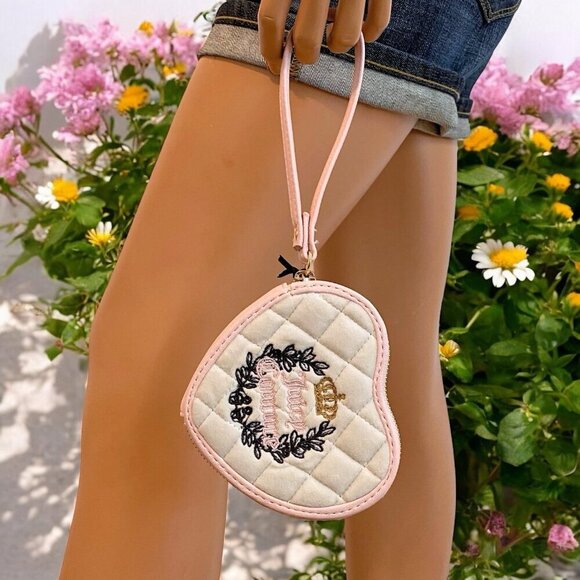 Juicy Couture Crystal Royal Couture Zip Around Heart Shaped Wristlet Bag NWT - Picture 4 of 7